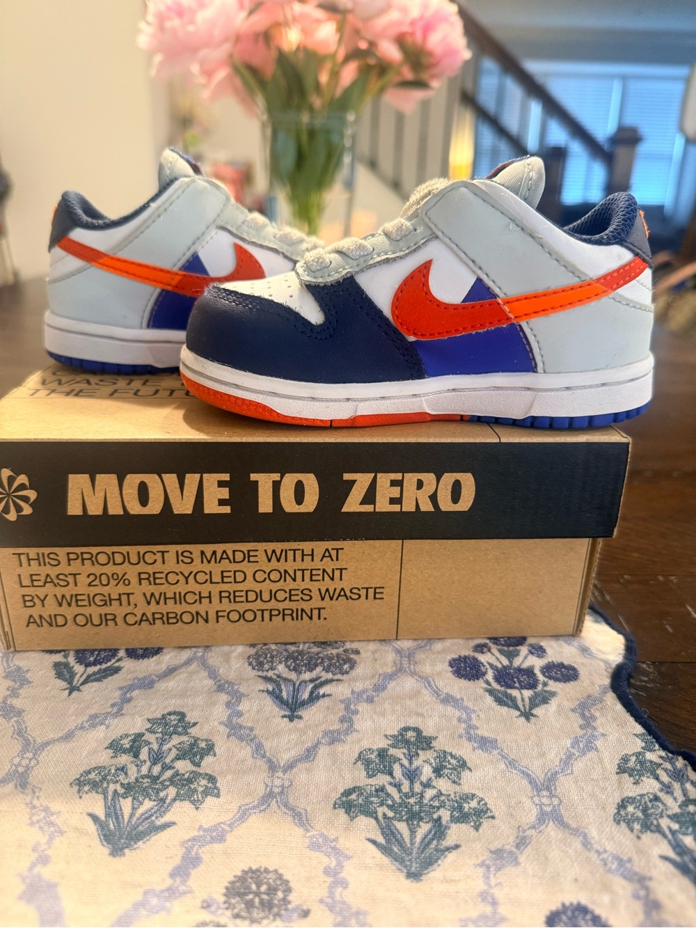 Nike DUNK Low-Top Sneakers in White, Navy & Orange 8c w box